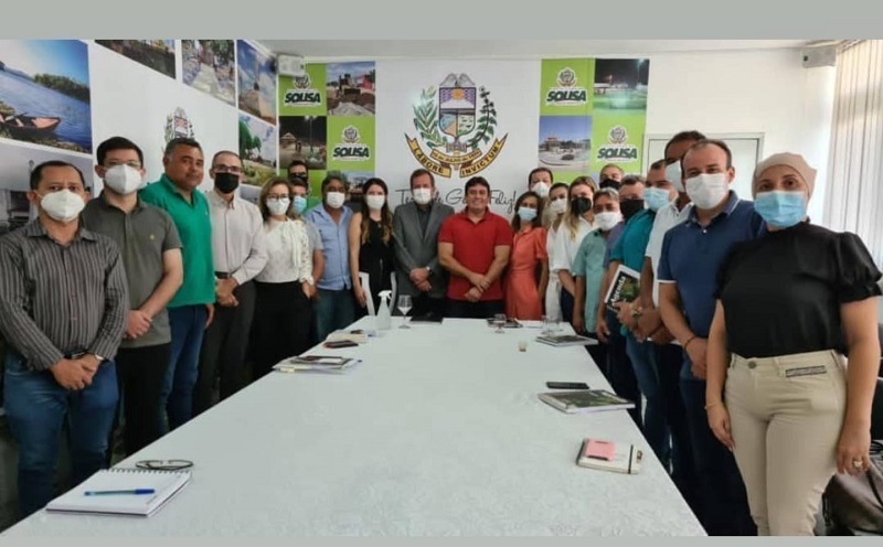 Prefeito Fábio Tyrone se reúne com secretários municipais em encontro mensal